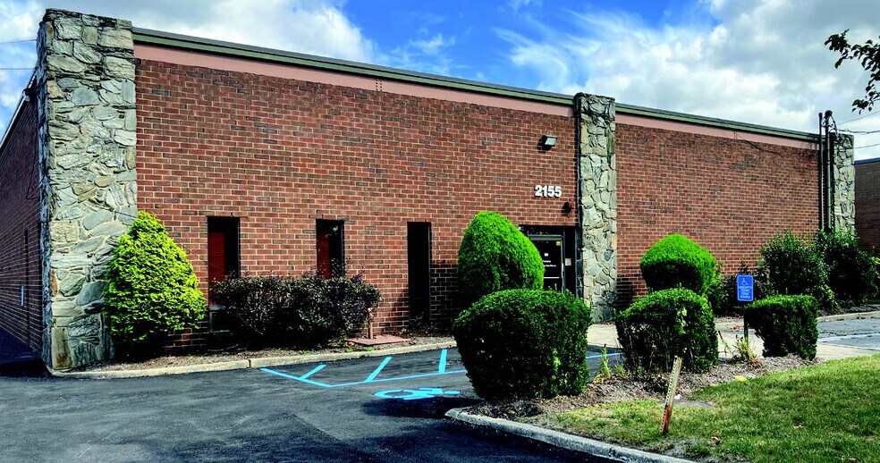 More Photos Of 2155 Fifth Ave, Ronkonkoma Warehouse For Lease