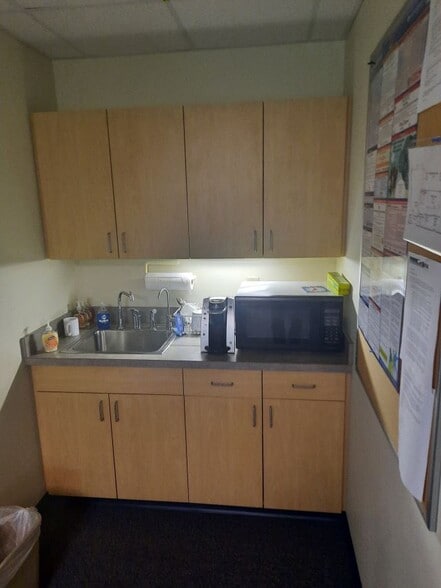 More Photos Of 2 Pillsbury St, Concord Office For Sale