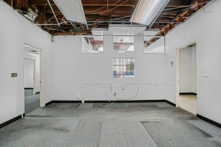 More Photos Of 214 S Locust St, Inglewood Medical For Lease