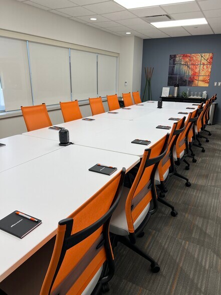 More Photos Of 801 W Big Beaver Rd, Troy Coworking Space