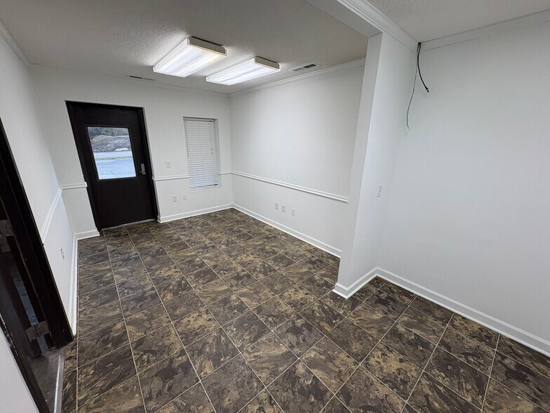 More Photos Of 135 Crow Run, Rockingham Flex For Sale