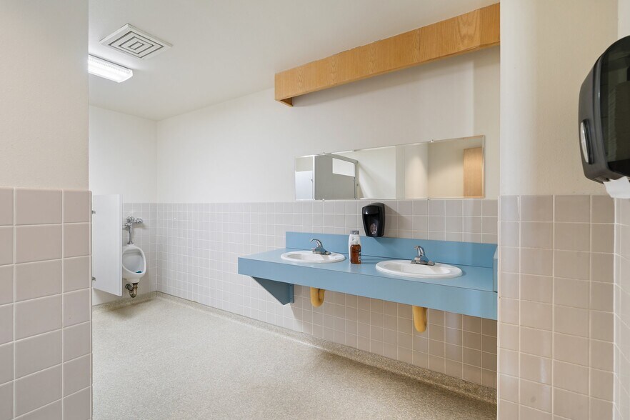 More Photos Of 1321 Martin Luther King Jr Way, Tacoma Loft Creative Space For Lease