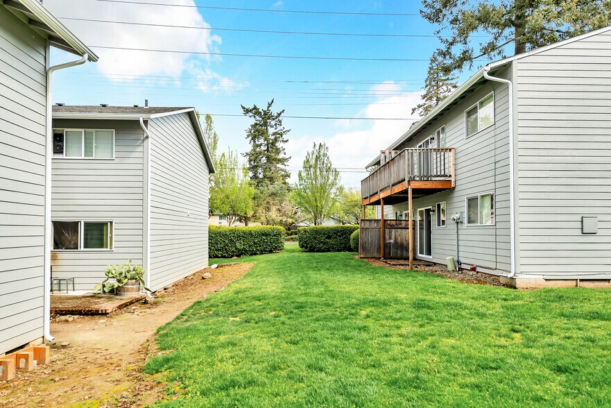 More Photos Of 16300-16400 E Burnside St, Gresham Apartments For Sale