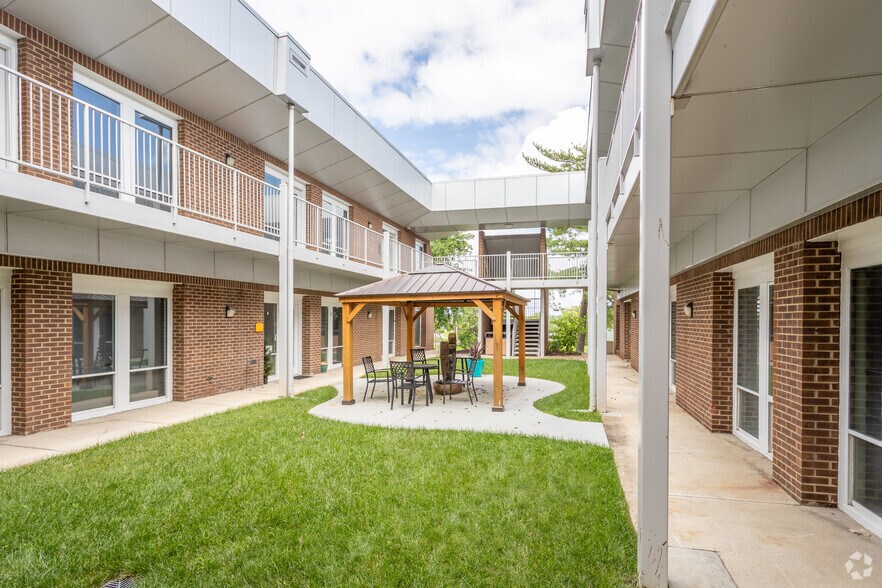 More Photos Of 1325 E Kemper Rd, Springdale Unknown For Lease