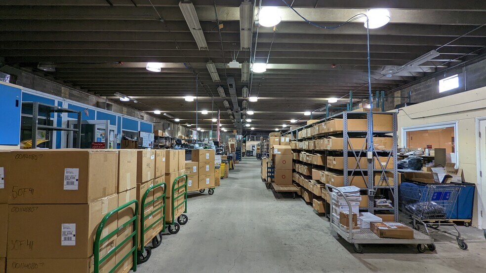 More Photos Of 717 Longfellow St, Woodbine Warehouse For Lease