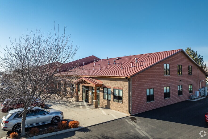 More Photos Of 1921 N Wildwood St, Boise Showroom For Lease
