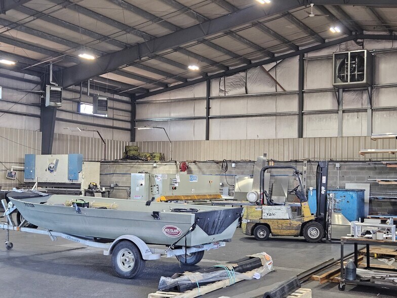 More Photos Of 340 SE Logsden St, Bend Warehouse For Lease