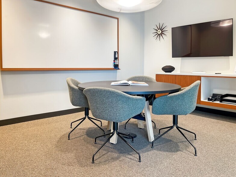 More Photos Of 100 Crescent Ct, Dallas Coworking Space