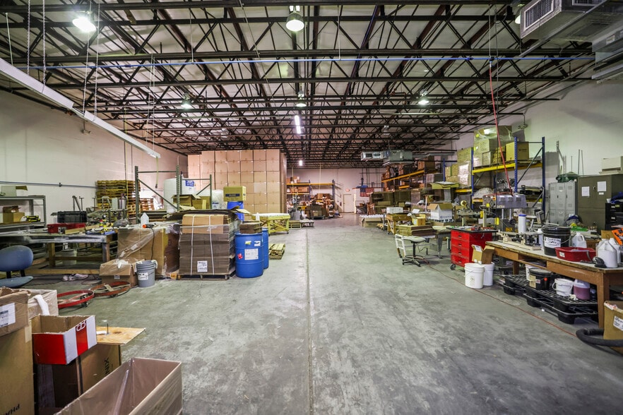 More Photos Of 1555 Sunshine Dr, Clearwater Warehouse For Sale
