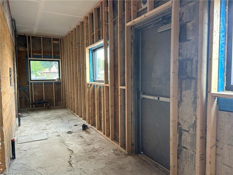 More Photos Of 63 Queensway W, Simcoe Freestanding For Lease