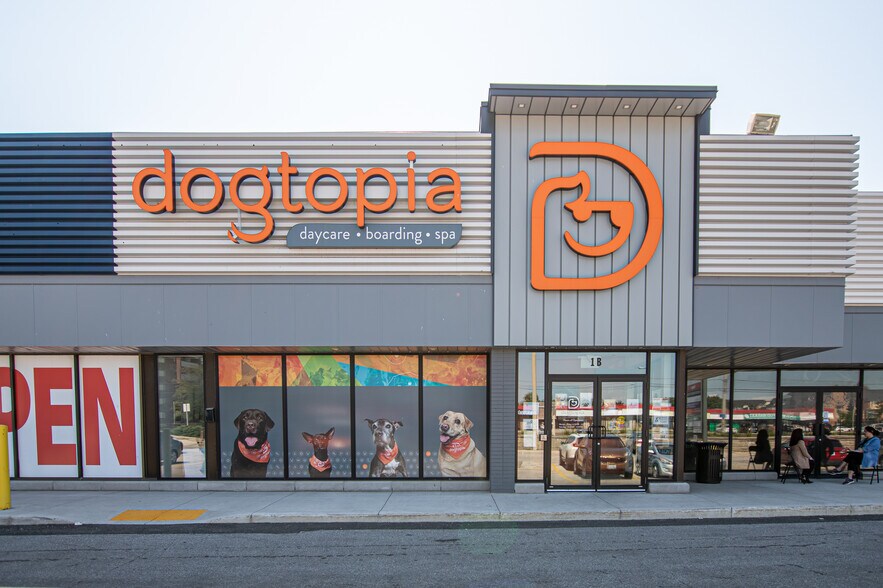 More Photos Of 1224 Dundas St E, Mississauga Freestanding For Lease