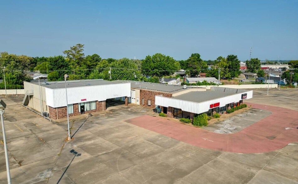 More Photos Of 8200 S US-71 Hwy, Fort Smith Auto Dealership For Sale