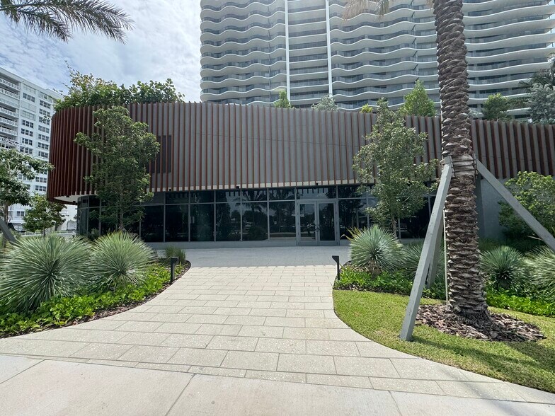 More Photos Of 900 N Ocean Blvd, Pompano Beach Apartments For Lease