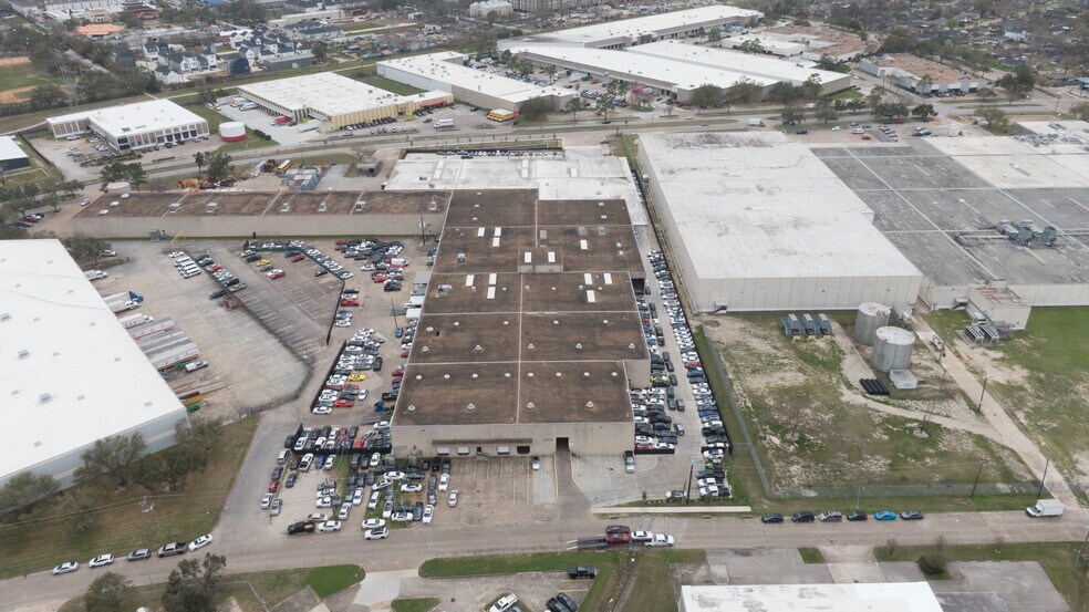 More Photos Of 8100 Kempwood Dr, Houston Manufacturing For Lease