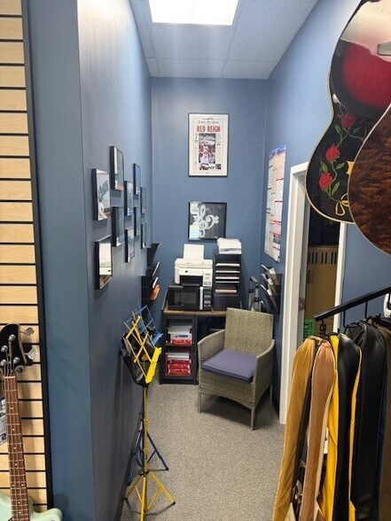 More Photos Of 360 E Grand Blanc Rd, Grand Blanc Office For Lease