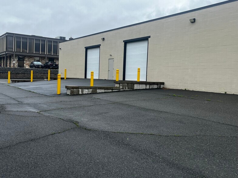More Photos Of 4 Emery Ave, Randolph Manufacturing For Lease
