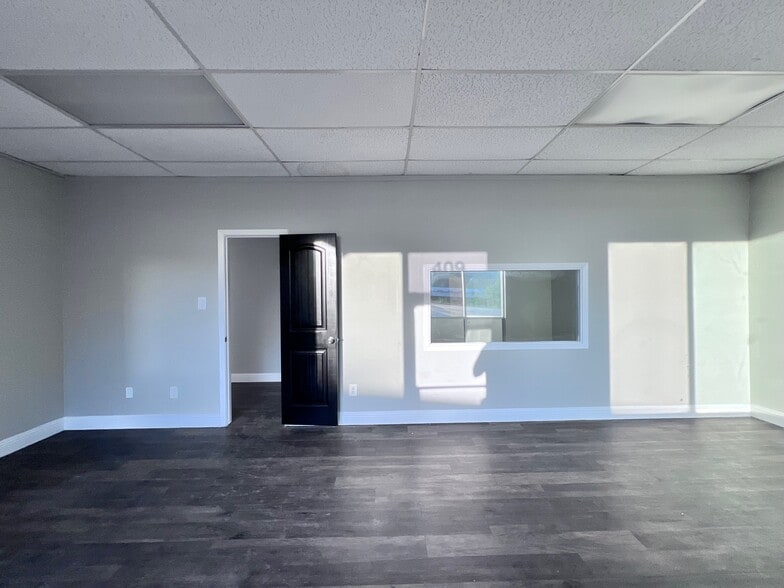 More Photos Of 1702 S State Highway 121, Lewisville Self Storage For Lease