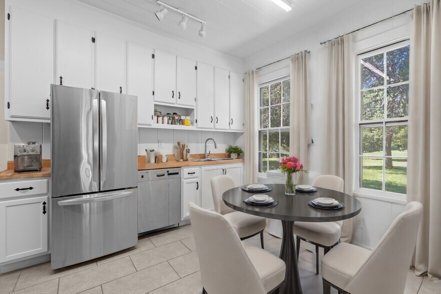 More Photos Of 219 Old Mill Rd, Winchester Office For Sale