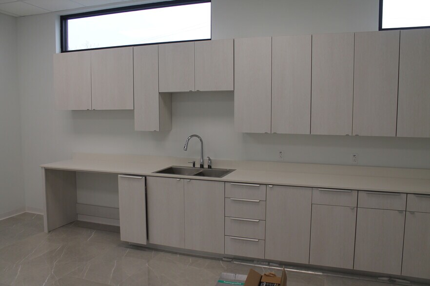 More Photos Of 222 W Cypress St, San Antonio Medical For Lease