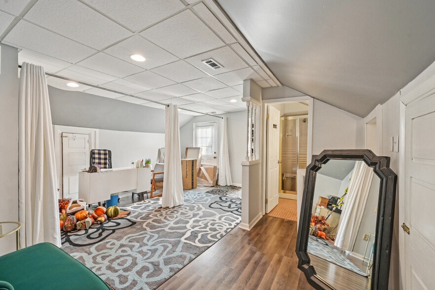 More Photos Of 56 N Franklin St, Delaware Freestanding For Sale