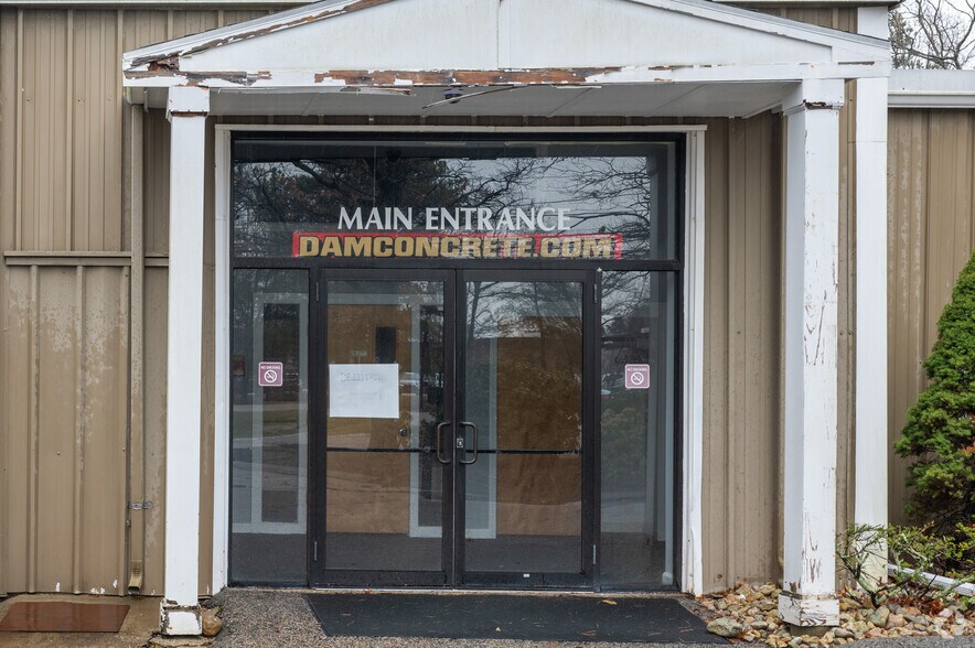 More Photos Of 50 Aldrin Rd, Plymouth Flex For Lease