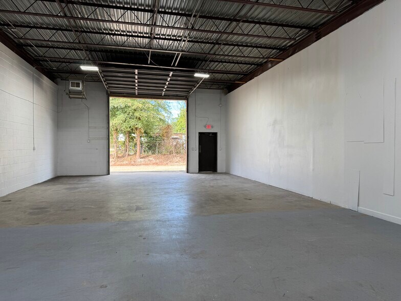 More Photos Of 102 Shaw St, Greenville Light Distribution For Lease