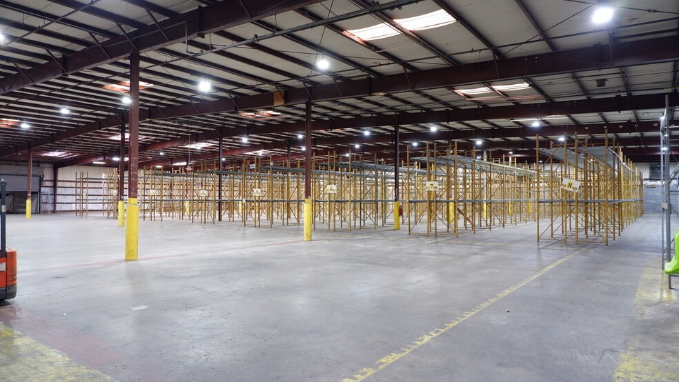 More Photos Of 1145 Hayes Industrial Dr, Marietta Distribution For Sale