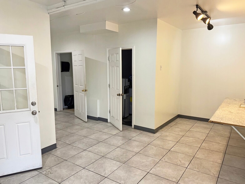 More Photos Of 4821 Stamp Rd, Temple Hills Warehouse For Lease