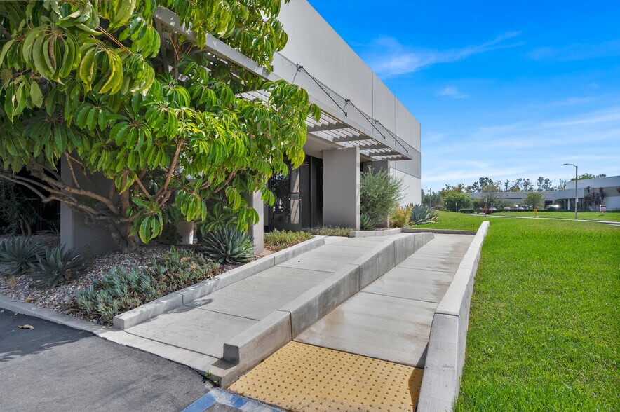 More Photos Of 23231 Vista Grande Dr, Laguna Hills Warehouse For Sale