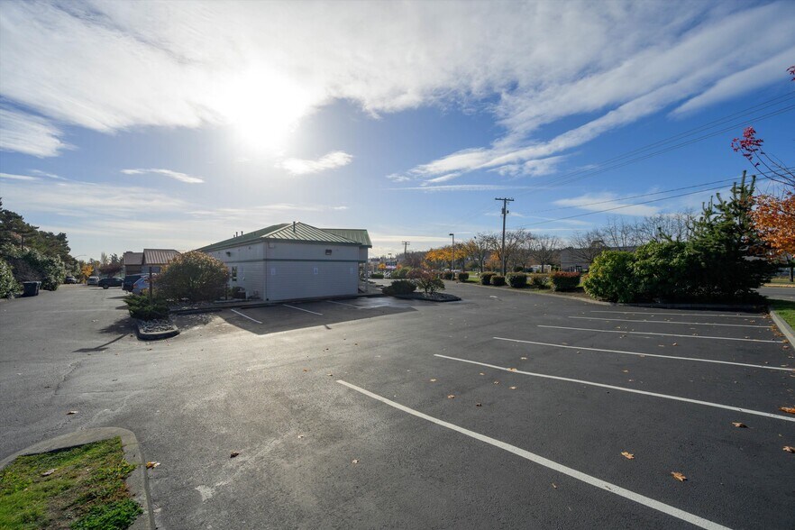 More Photos Of 230 Cabot Dr, Oak Harbor Office For Lease