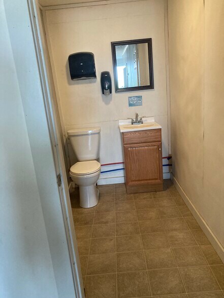 More Photos Of 101 Howard St, Stratton Restaurant For Sale
