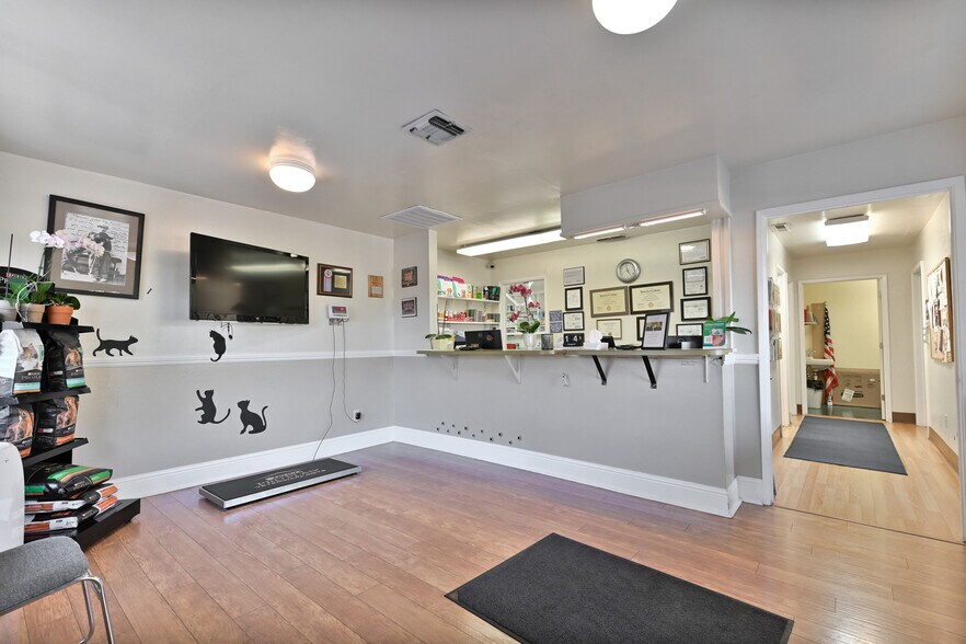 More Photos Of 382 CA-4, Murphys Office For Sale