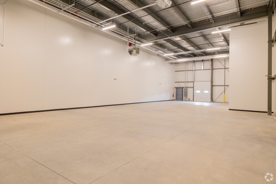 More Photos Of 683 Daniel Webster Hwy, Merrimack Warehouse For Lease