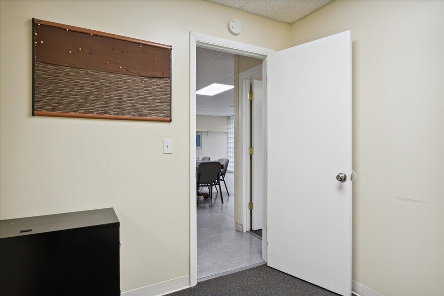 More Photos Of 22610 Rosewood St, Oak Park Office Residential For Sale