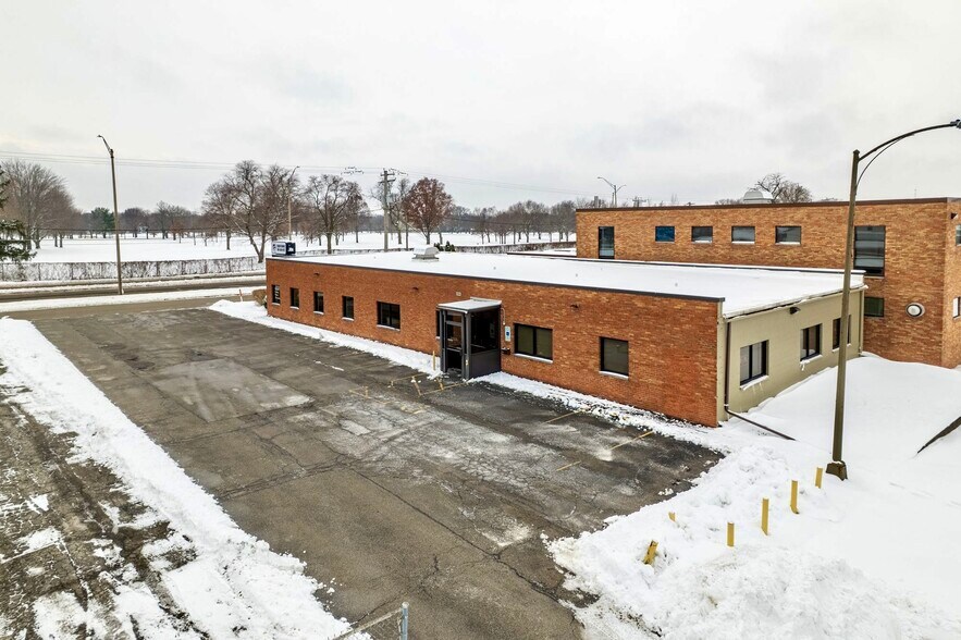 More Photos Of 1316 E Empire St, Bloomington General Retail For Sale