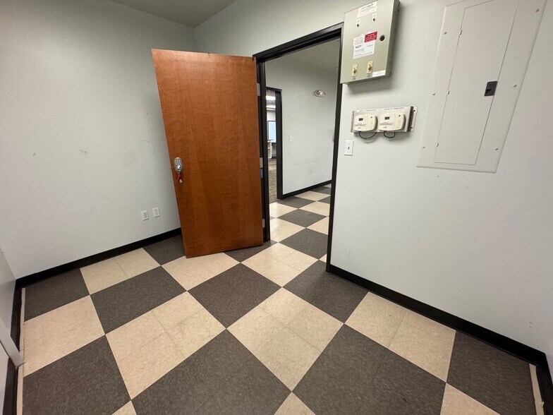 More Photos Of 1909 E William Cannon Dr, Austin Unknown For Lease