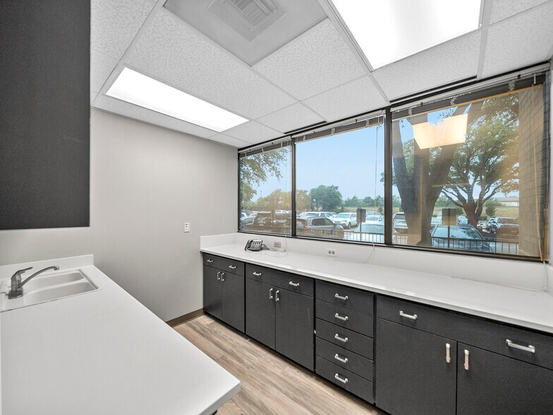 More Photos Of 375 Municipal Dr, Richardson Medical For Lease