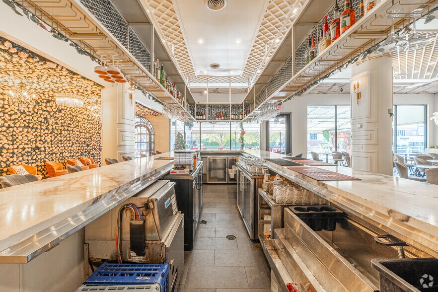 More Photos Of 3011 Gulden Ln, Dallas Restaurant For Lease