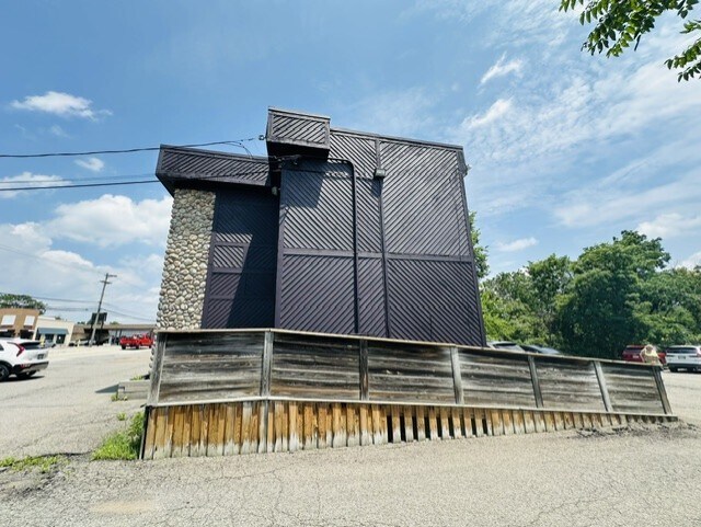 More Photos Of 5949 Steubenville Pike, McKees Rocks Office For Lease