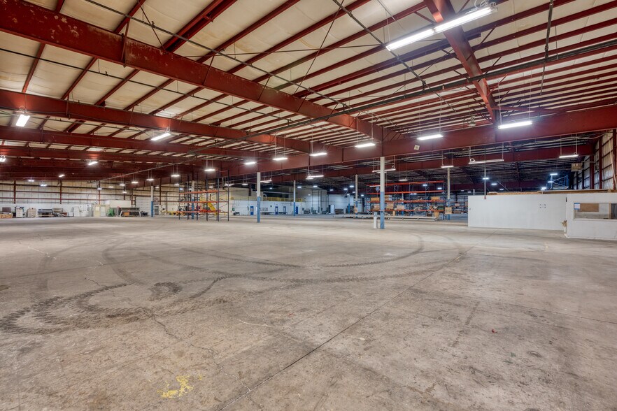 More Photos Of 6040 Progress St, Niagara Falls Warehouse For Lease
