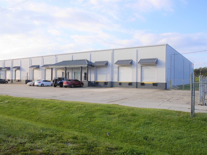 Primary Photo Of 1201 Old Hopewell Rd, Tampa Warehouse For Lease