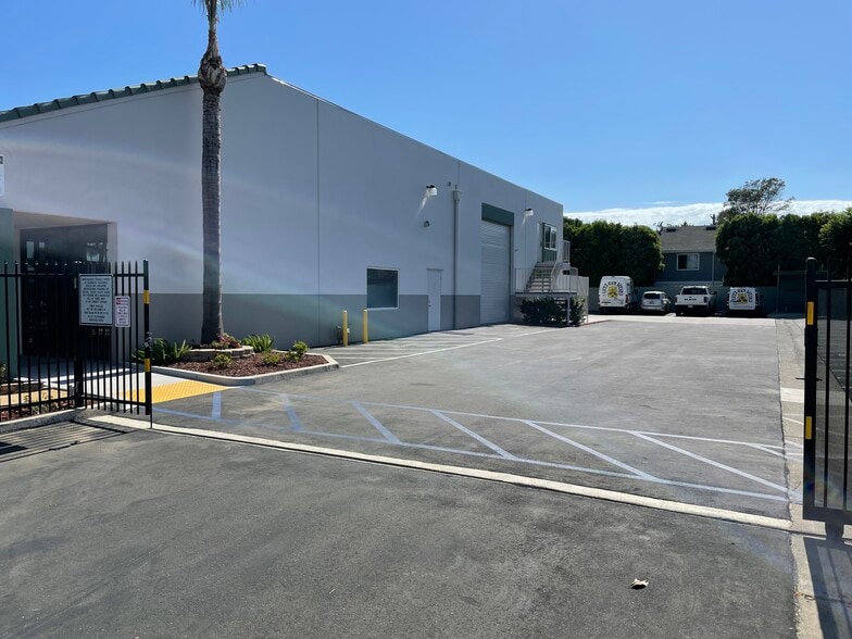 More Photos Of 2131 Placentia Ave, Costa Mesa Manufacturing For Lease