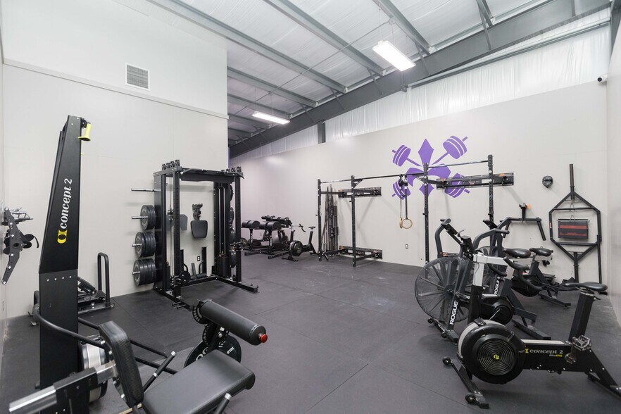 More Photos Of 12110 S Harrells Ferry Rd, Baton Rouge Showroom For Sale