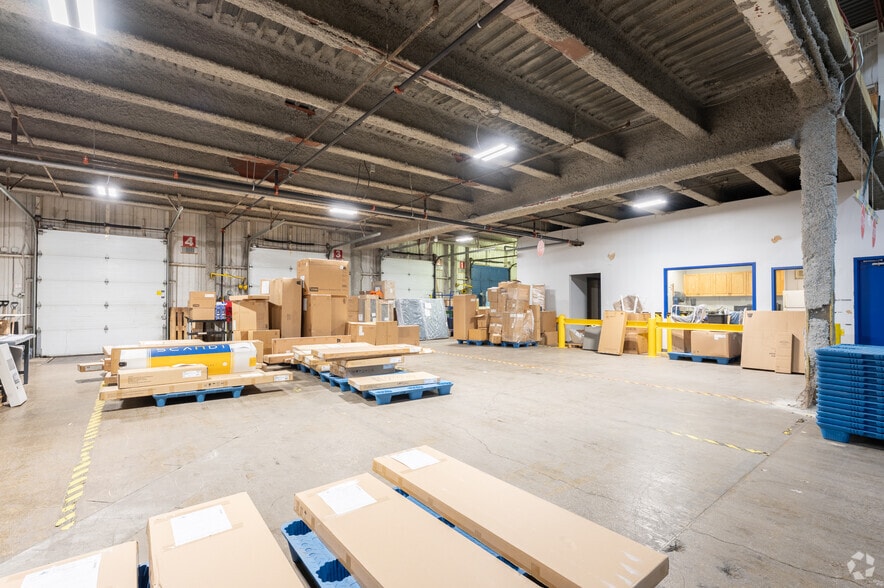 More Photos Of 6757 Northwest Dr, Mississauga Distribution For Lease