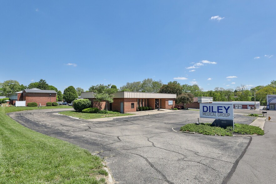 Primary Photo Of 1600 Sheridan Dr, Lancaster Medical For Sale