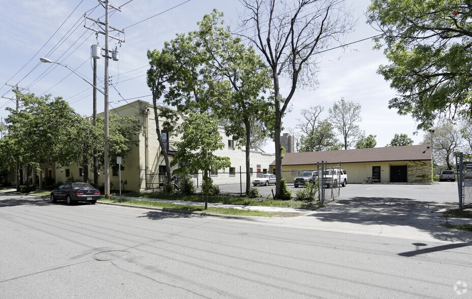 More Photos Of 807 13th Ave S, Minneapolis Warehouse For Sale