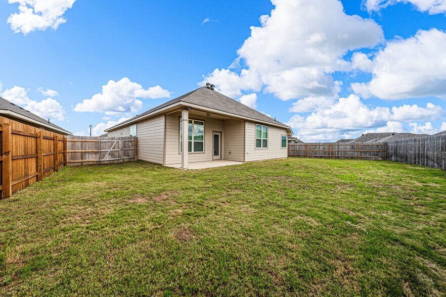 More Photos Of 4020 Centerfire, Waco Apartments For Sale