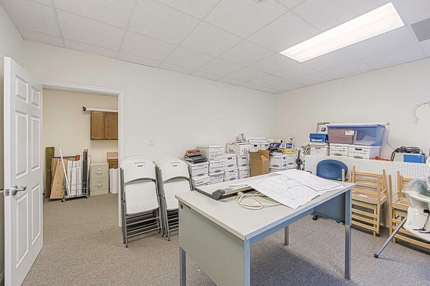 More Photos Of 10310 Memory Ln, Chesterfield Office For Sale