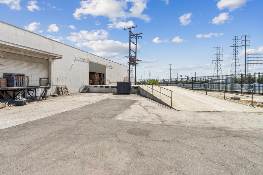 More Photos Of 6310 Corsair St, Commerce Manufacturing For Sale