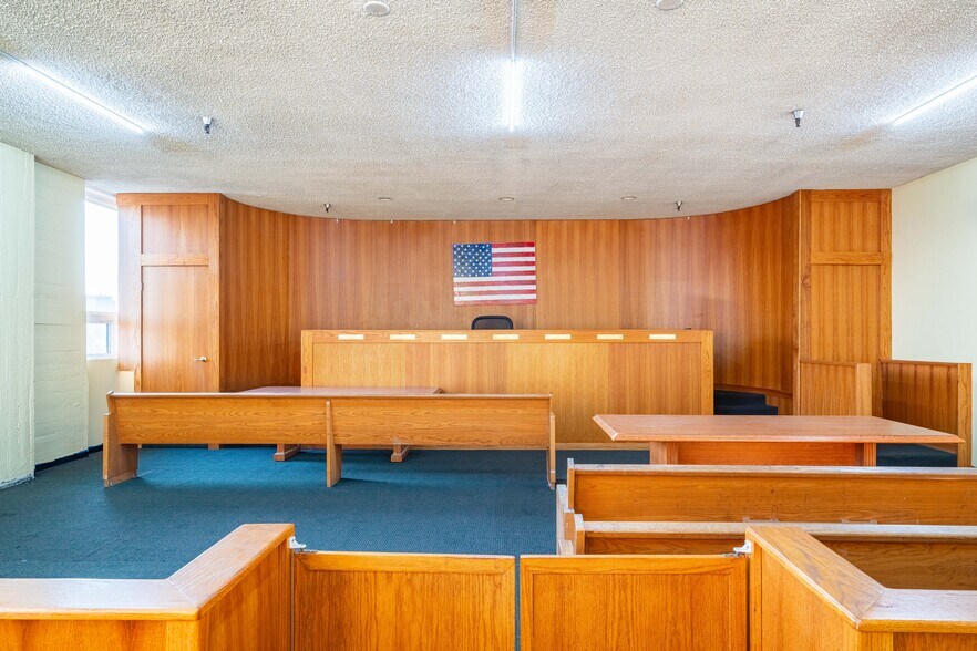 More Photos Of 2911 N San Fernando Rd, Los Angeles Schools For Lease